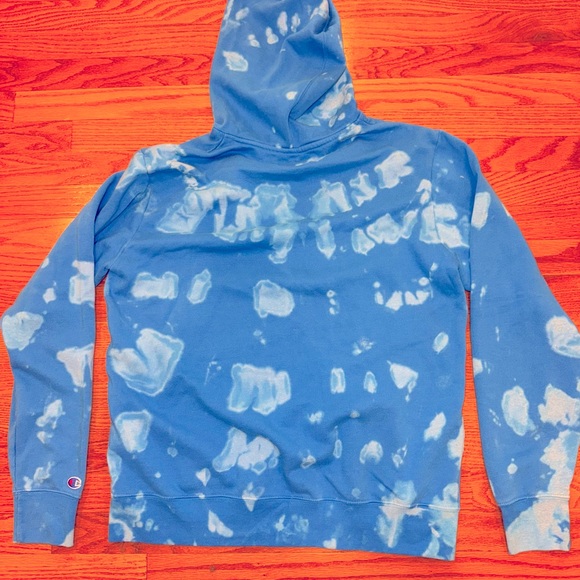 Men’s Medium blue and white Champion sweatshirt, good condition - Picture 2 of 3